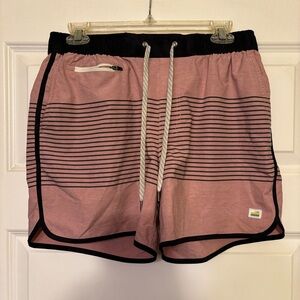 Vuori Shorts Mens Xs S  Dusty Peach Banks Stretch Hybrid Workout Gym Beach